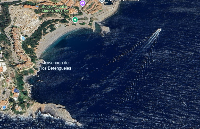 Marina del Este harbor with clear Mediterranean water, moored boats, and rocky coastline, located near one of the top dive sites explored by Wahoo Divers Malaga.